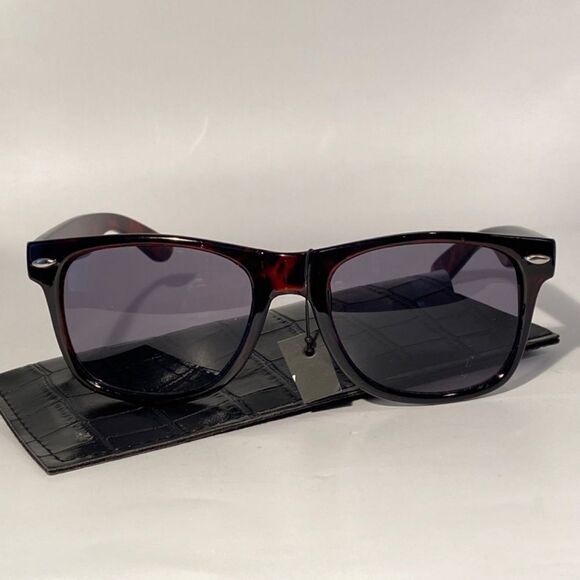 1352 Sunglasses Oversize Black Frames Black Lens NWT - Picture 2 of 9